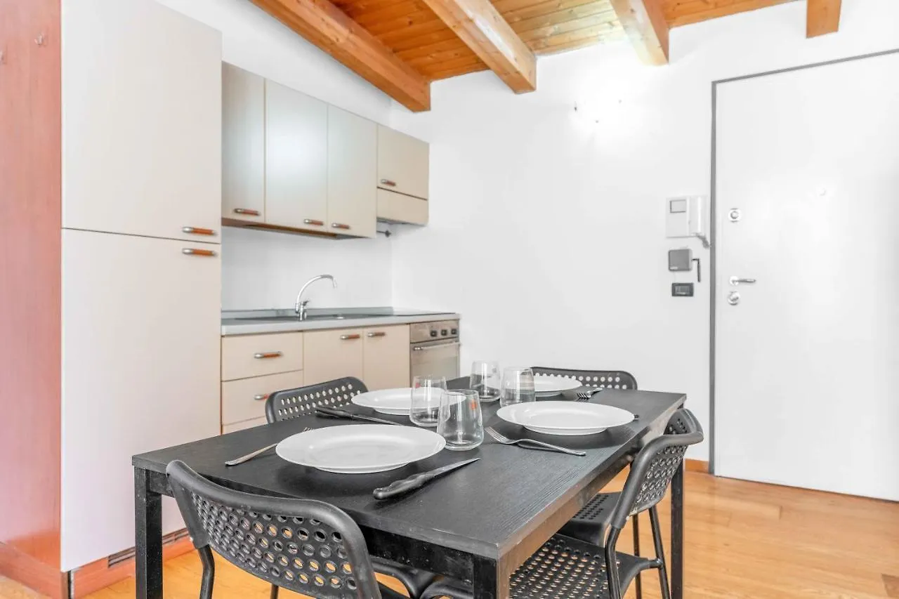 Mo37 Loreto- Duomo - Chic Apartment Milan 0*,  Italy